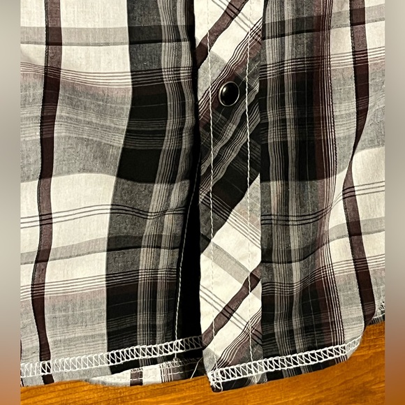 Helix Men’s Athletic Fit Button Down Plaid Shirt - Picture 5 of 10